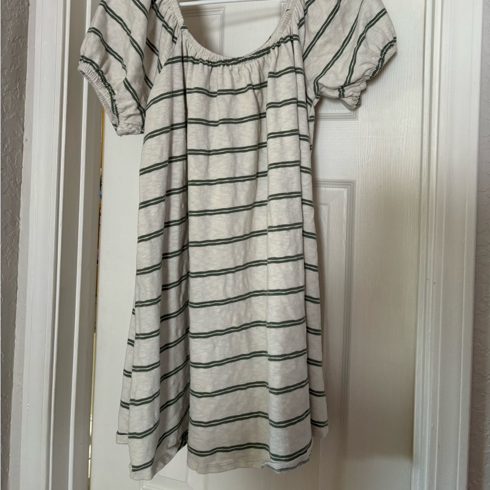 Casual Dress with Puffy Sleeves!